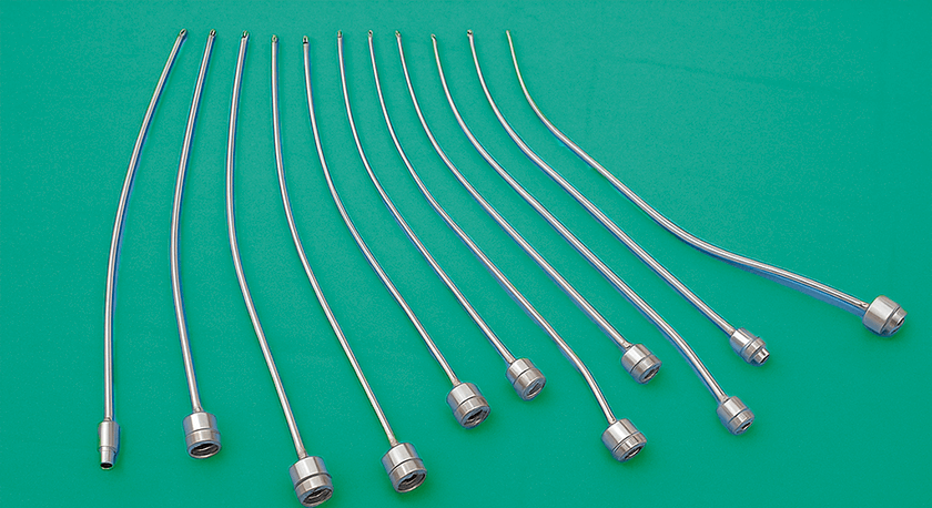 身体のラインに合わせたカニューレ例